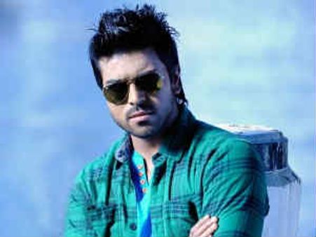 రామ్ చరణ్ ని వెయిటింగ్ లిస్ట్ లో పెట్టిన 'దూకుడు' డైరెక్టర్...!?