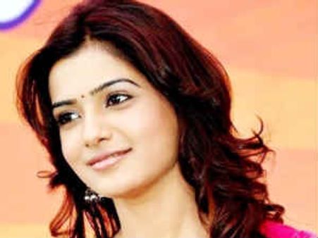 సమంతతో పండగ చేసుకొంటున్న కుర్ర హీరో...?!