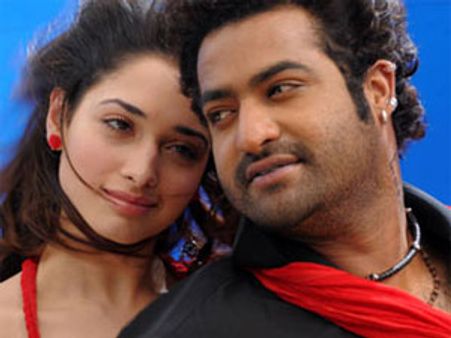 సూపర్ హిట్ కొట్టబోయే పర్ఫెక్ట్ లెంగ్త్ స్టోరీ ‘ఊసరవెల్లి’..!