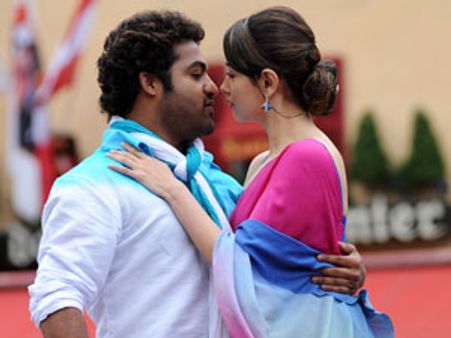 ఆ రెండు సినిమాల మిక్సరే ‘ఊసరవెల్లి’