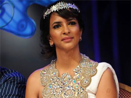 మ్యాగజైన్ కోసం మంచు లక్ష్మి సెమీన్యూడ్‌గా..?