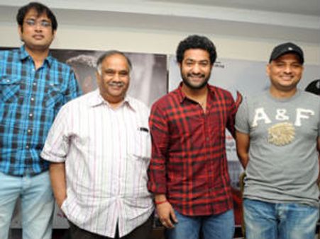 'ఊసరవెల్లి' యూనిట్ కు కొత్త బెంగ