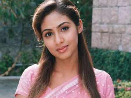 సదా హీరోయిన్ గా 'ఆయనకి ఐదుగురు'