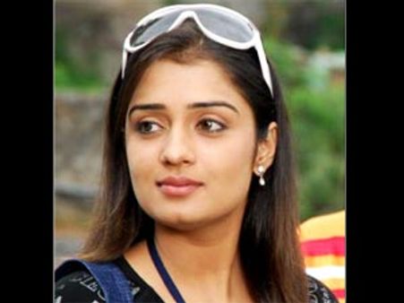 క్షమాపణ చెప్పలేదని బాధ పడుతోంది