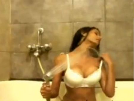 యూట్యూబ్ నుండి పూనమ్ పాండే బాత్‌రూమ్ వీడియో తొలగింపు