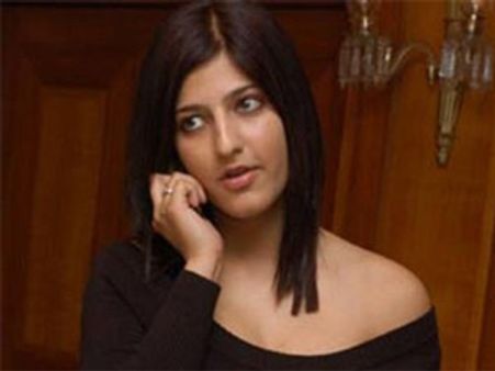 హాట్ న్యూస్:ఎన్టీఆర్ 'దమ్ము' కి శృతిహాసన్ బై