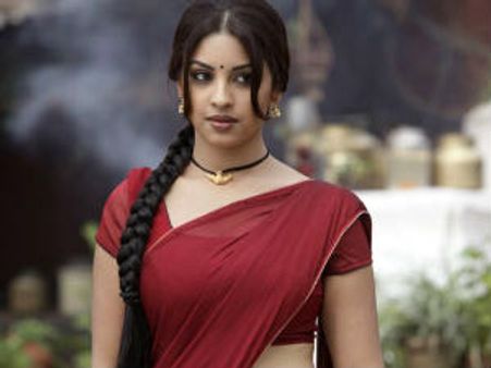 ఈవిడ..ఆవిడను మించిపోతుందట!