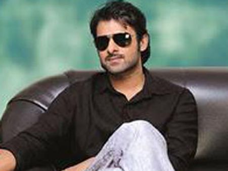 ట్రెండ్ మార్చిన రెబల్ స్టార్ స్టైలిష్ లుక్ తో...!