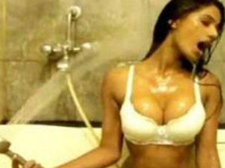 ఆమె న్యూడ్ వీడియో తీసిందెవరు?