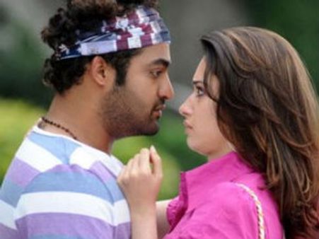 ఎన్టీఆర్‌ 'ఊసరవెల్లి' సెన్సార్ కట్స్ ఇవే