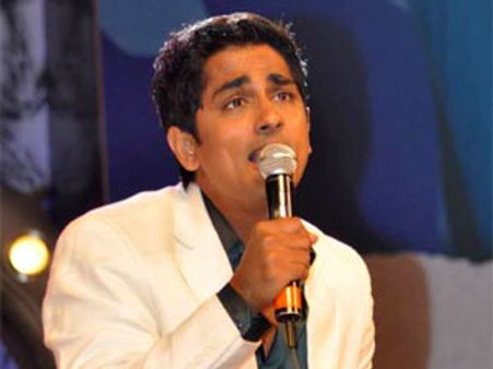 మహేష్-పవన్ కళ్యాణ్ లకు జై కొడుతున్న: లవర్ బాయ్