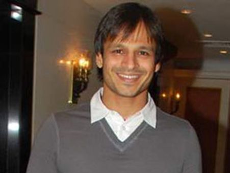 రామ్ గోపాల్ వర్మ హీరో నగ్నంగా...!?