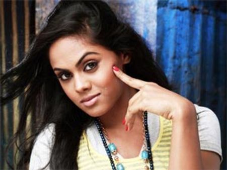 తల్లి ఒత్తిడితో ఆ హీరోయిన్ ఆ పని చేస్తుందా?