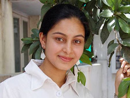 చెల్లెలికి ఇచ్చిన మాట నిలబెట్టుకోలేకపోతున్ రవితేజ..!?