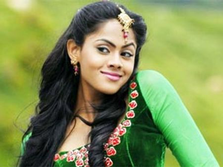 జూ ఎన్టీఆర్ ని అడ్డంపెట్టి ఎదగాలని ఆమె