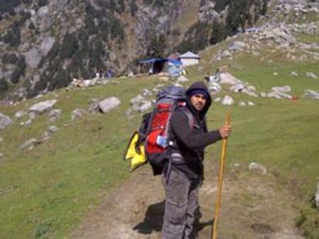 హిమాలయాల బాట పట్టిన రామ్ చరణ్ తేజ్...!