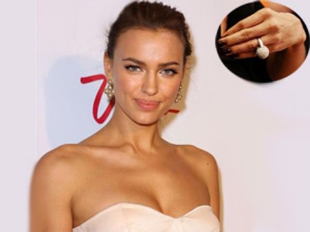 'ఎంగేజ్‌మెంట్ రింగ్' తో సెంటర్ ఆఫ్ ఎట్రాక్షన్..