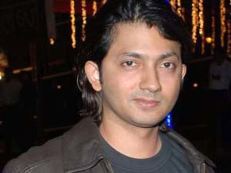 సెల్ ఫోన్ చూస్తే చిర్రెత్తి పోతున్న దర్శకుడు!