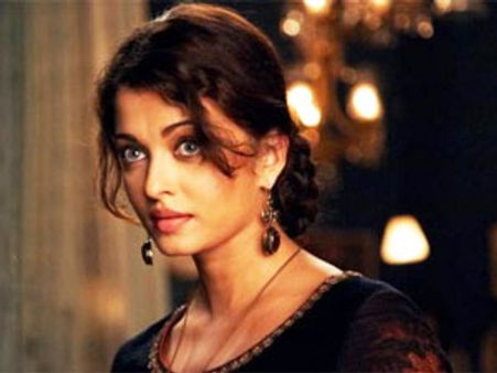 ఐష్ డెలివరీ డేట్ 11/11/11 పై 150 కోట్ల బెట్టింగ్?