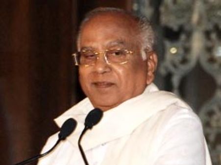 అసభ్యంగా..అసహ్యంగా తయారైంది: అక్కినేని