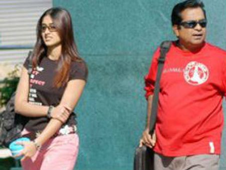 ఇలియాన, బ్రహ్మానందం జంప్!