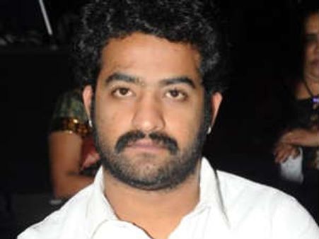 ఎన్టీఆర్ 'దమ్ము'లో పోలీస్ అధికారిగా..