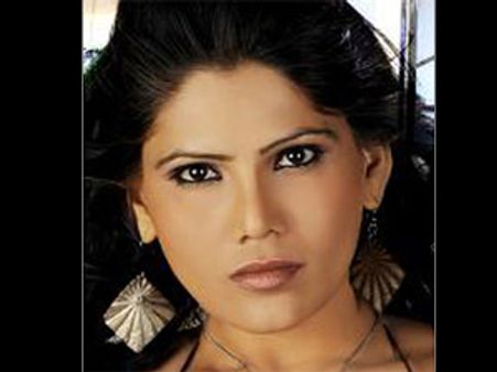 ఫోర్న్ స్టార్‌ కాదు: దర్శకుడిపై ఆమె కోర్టుకు