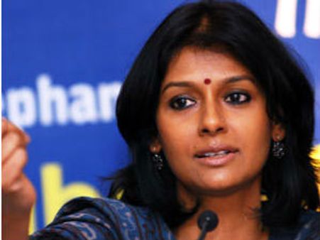 పిల్లల సినిమాల్లో పెద్దల మసాలా...