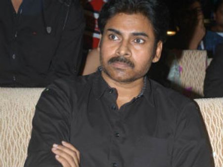 'పంజా'పంక్షన్ కి మెగా ఫ్యామిలీ దూరం..ఎందుకు