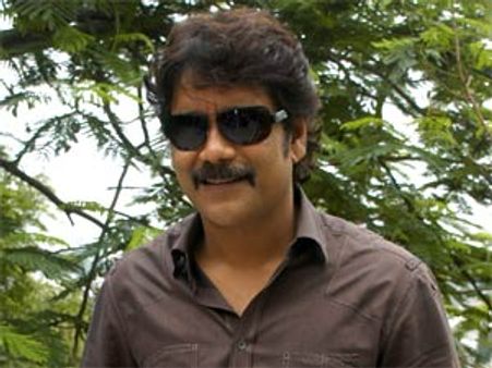 వర్మ సినిమాలో విలన్ గా నాగార్జున ఎంపిక