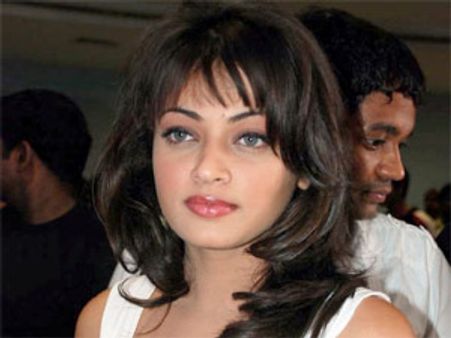 స్నేహా ఉల్లాల్ కి పిచ్చి పట్టిందా?