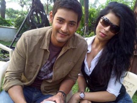 బిజినెస్ మ్యాన్ లో లేడీ గ్యాంగస్టర్ గా ఆమె