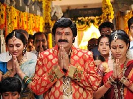 ఊ కొడతారా ఉలిక్కిపడతారా..బాలకృష్ణ గెటప్ చూడండి...!