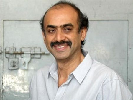 'సోలో'ని ఎవరికీ అమ్మలేదు: సురేష్ బాబు