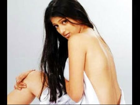 నగ్నంగా రెడీ అంటున్న బాలయ్య హీరోయిన్