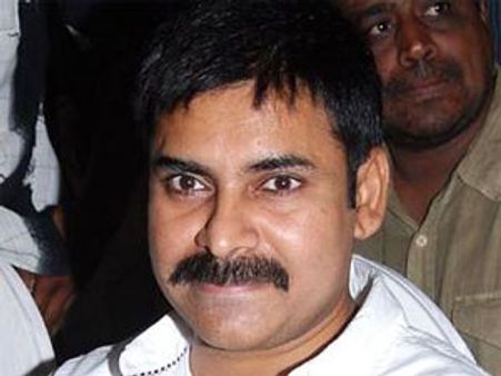 కాలు బెణికినా పవన్ పరుగులు