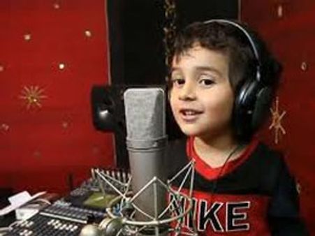 ప్రపంచ వ్యాప్తంగా పాకిన వెర్రి పాటను పాడి టాప్ సింగర్ 4ఏళ్ళ కొడుకు...!