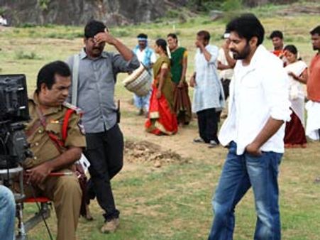 పంజాలో పిచ్చ కామెడీ పవన్-బ్రహ్మానందం జీవించేశారు...!