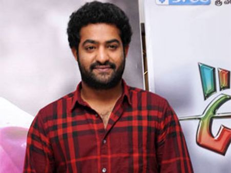 హాంగ్ కాంగ్ మూవీ ఇన్ స్పిరేషన్ గా దూకుడు డైరెక్టర్ తో జూ ఎన్టీఆర్