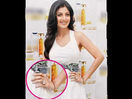 తాళి మెడలోకాదు ఇక్కడ ఉండాలంటున్న హీరోయిన్..!