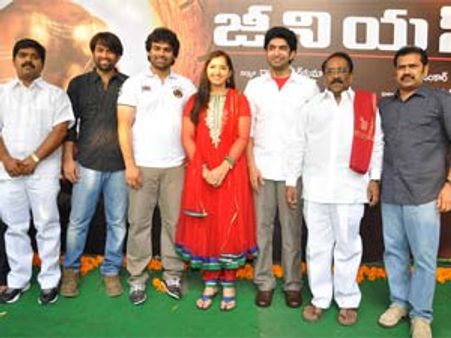 అభిమానికి అవమానం జరిగితే...పరుచూరి బ్రదర్స్