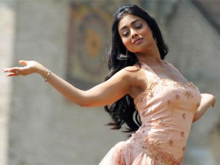 ఎయిర్ పోర్ట్ లో శ్రియకు చేదు అనుభవం..?