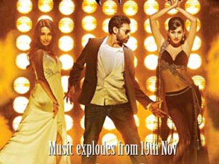 పవన్ 'పంజా' చూసారా?రివ్యూ రాసి పంపండి