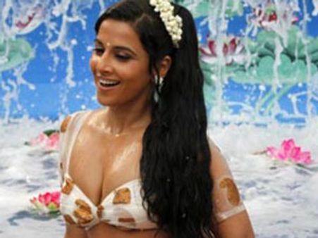 ఆడవాళ్లకి ఒంపులుంటేనే సొంపుగా ఉంటుంది...?