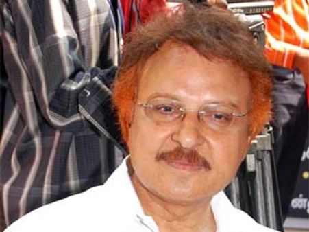 శరత్ బాబు టార్చర్ భరించలేక భార్య..