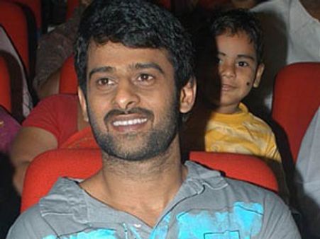 బక్కచిక్కిన ప్రభాస్..(ఈ అవతారం చూడండి)