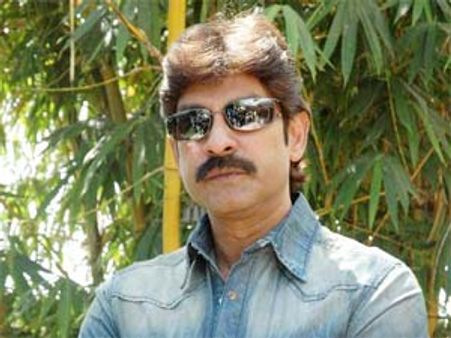 వెంకటేష్ చిత్రంలో జగపతిబాబు కీ రోల్