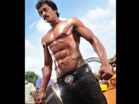 కేక పుట్టిస్తున్న సునీల్ ‘సిక్స్ ప్యాక్’