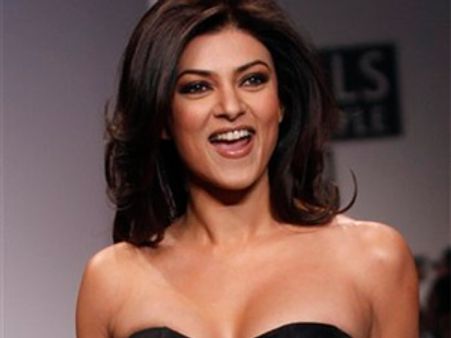 లేటు వయసులో హీరోయిన్ ఘాటు ప్రేమ?