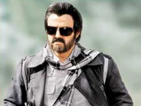 రామ్ చరణ్ కు పోటీగా ఆ రోజే బాలకృష్ణ